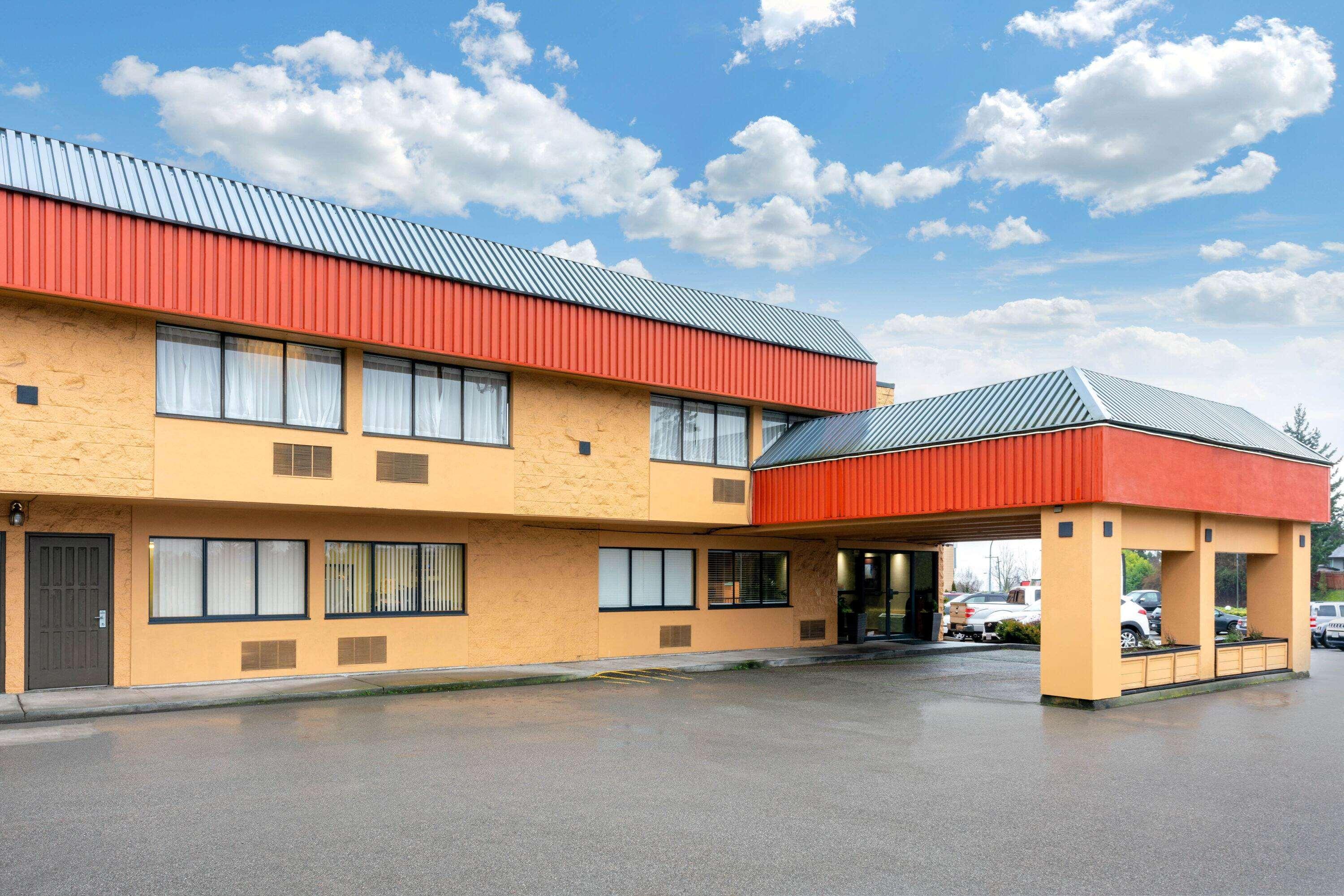Ramada By Wyndham Coquitlam Hotel Exterior foto